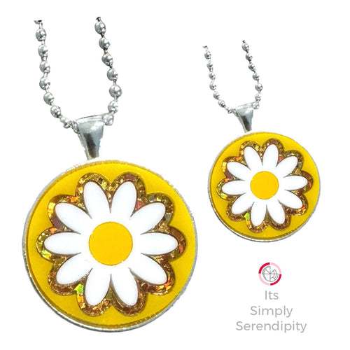 Fresh As A Daisy Pendant Necklace/White - Silver